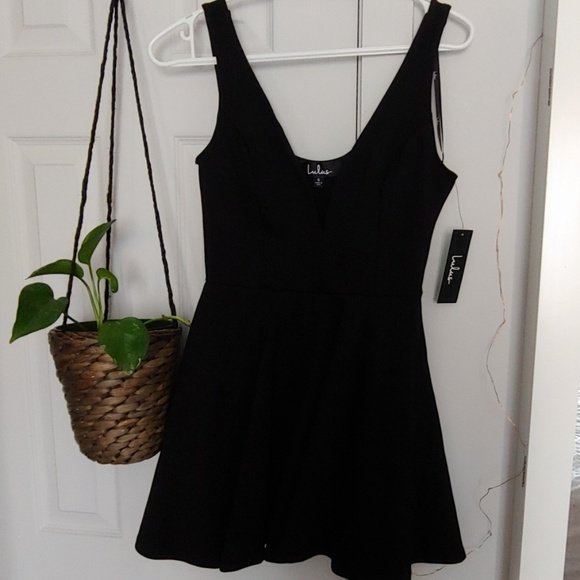 Lulus black skater dress brand new with tag size s - Picture 1 of 4